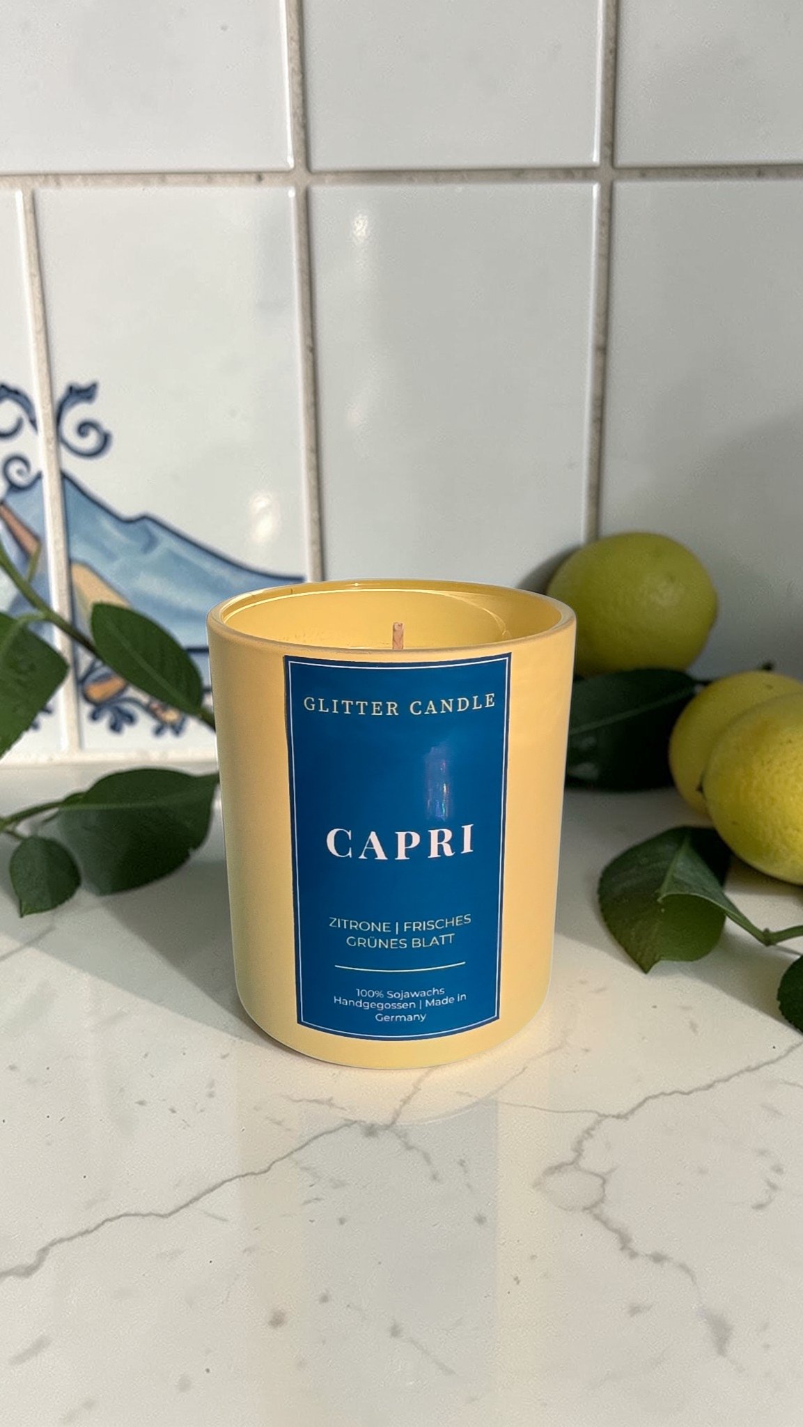 Capri Zitronen Duftkerze aus veganem Wachs mit echtem 24k Blattgold